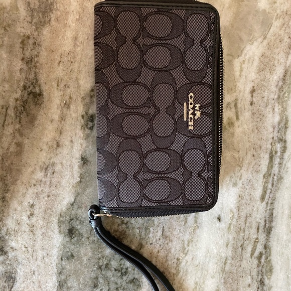 Coach Handbags - Coach wristlet
